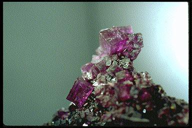 Khoáng vật Florit có công thức hóa học là CaF2